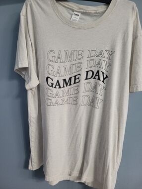 PINK Victoria's Secret Cream 'GAME DAY' Graphic Tee Size Larger